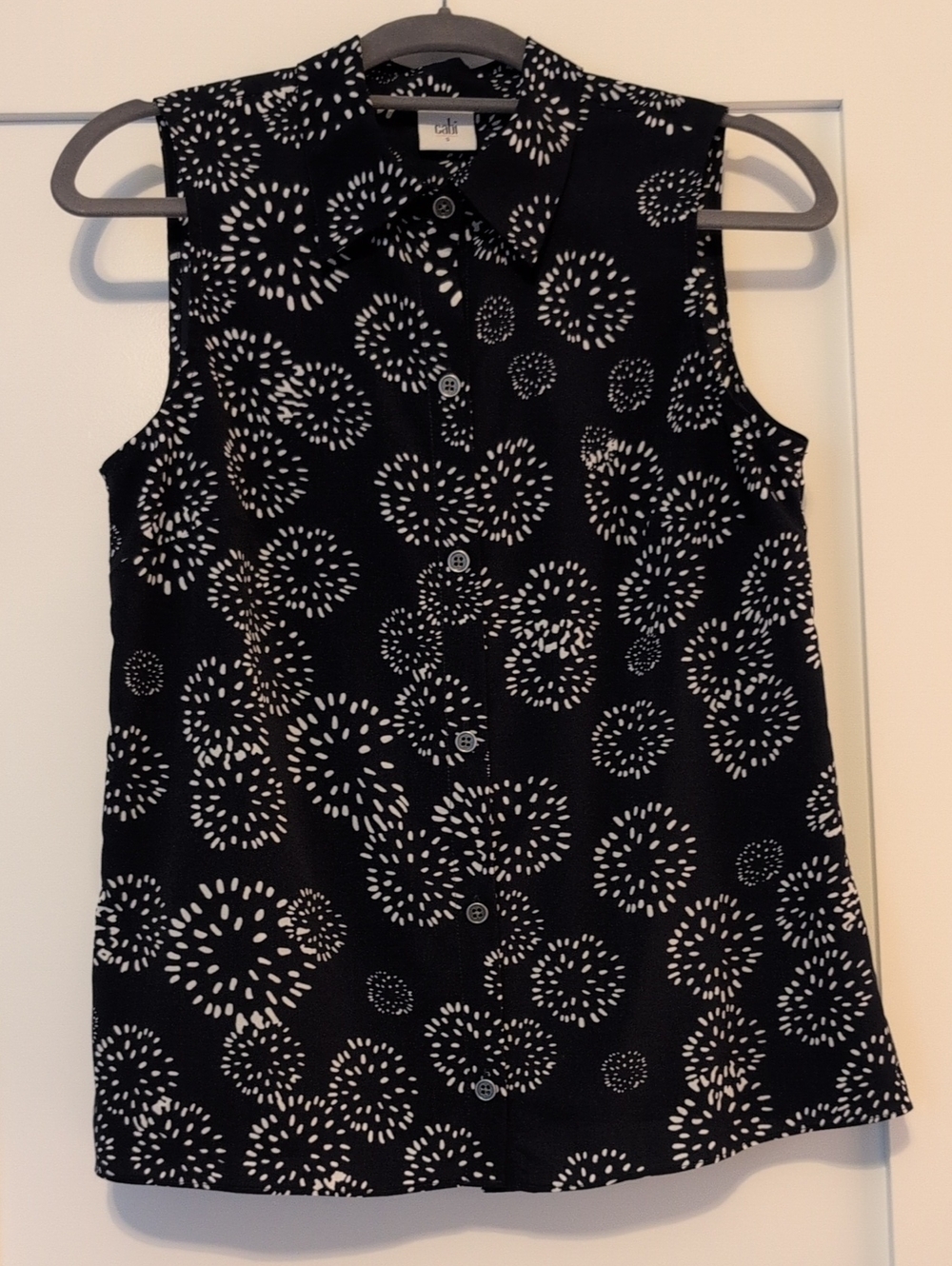 CAbi Navy Sleeveless Button-Up Blouse with White Burst Print